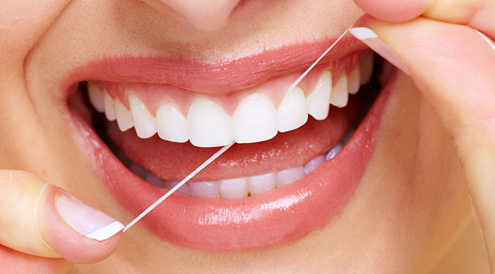 طریقه صحیح استفاده از نخ دندان
